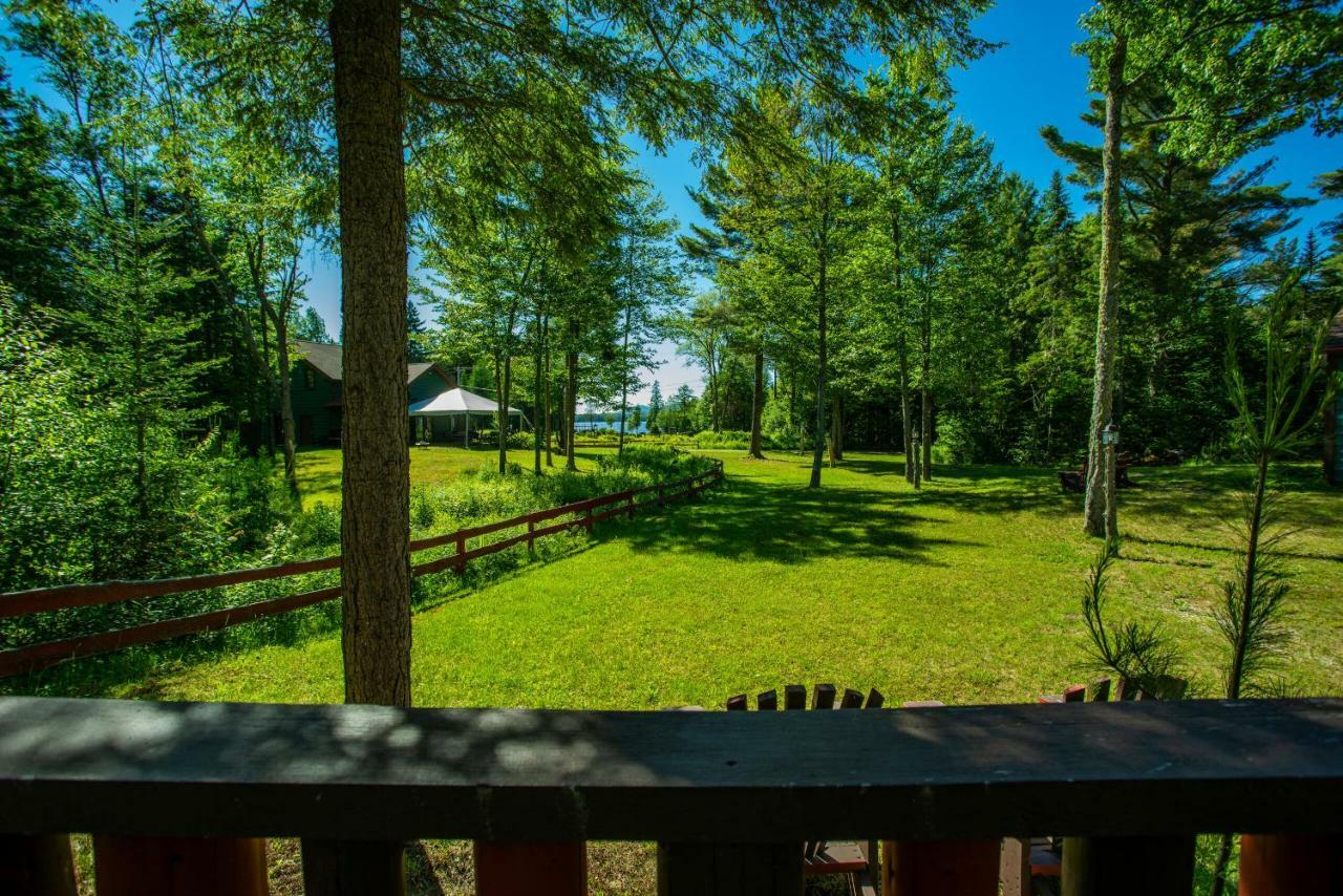 Lake Clear Lodge Экстерьер фото